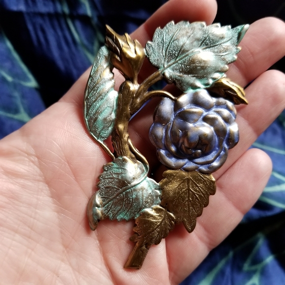 Relisted- - Vintage lavender rose brooch antique gold tone pin - Picture 7 of 10